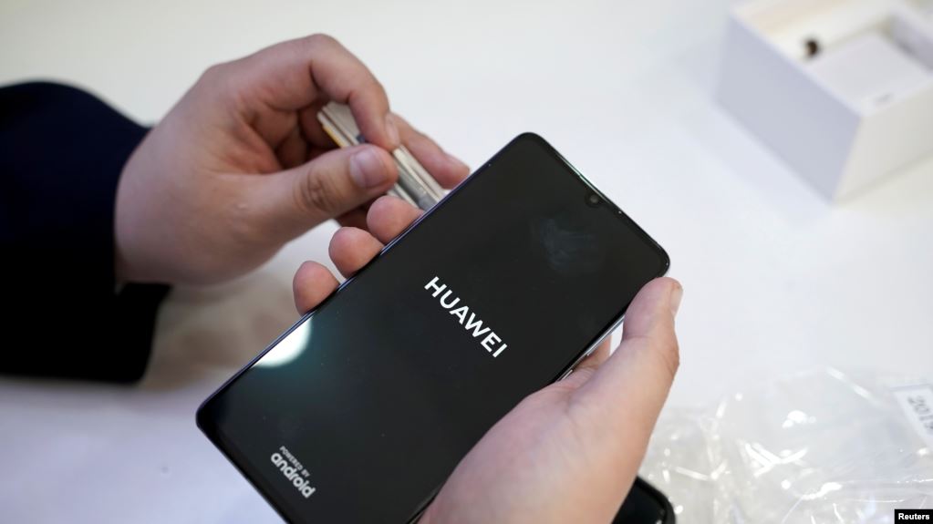 受禁令打击 华为手机今年出货或下降多达24%