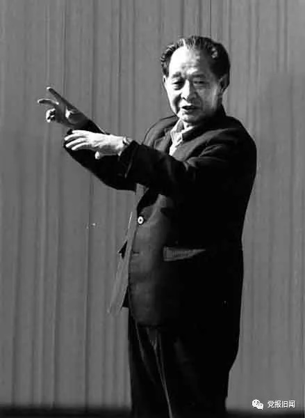 祝华新谒耀邦墓12