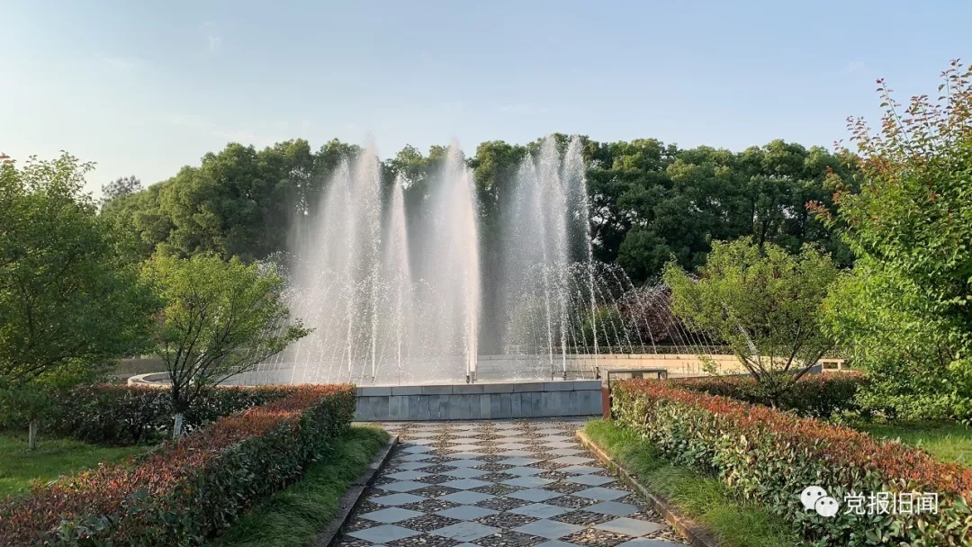 祝华新谒耀邦墓13