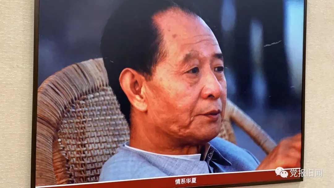 祝华新谒耀邦墓5