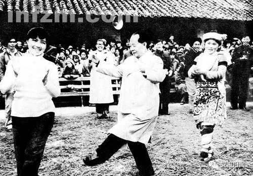 祝华新谒耀邦墓7