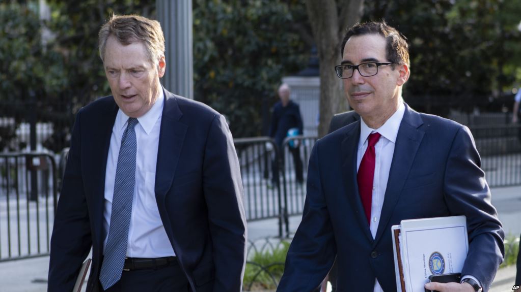 美国贸易代表莱特希泽（左）和美国财政部长姆努钦（右）。（2019年5月9日