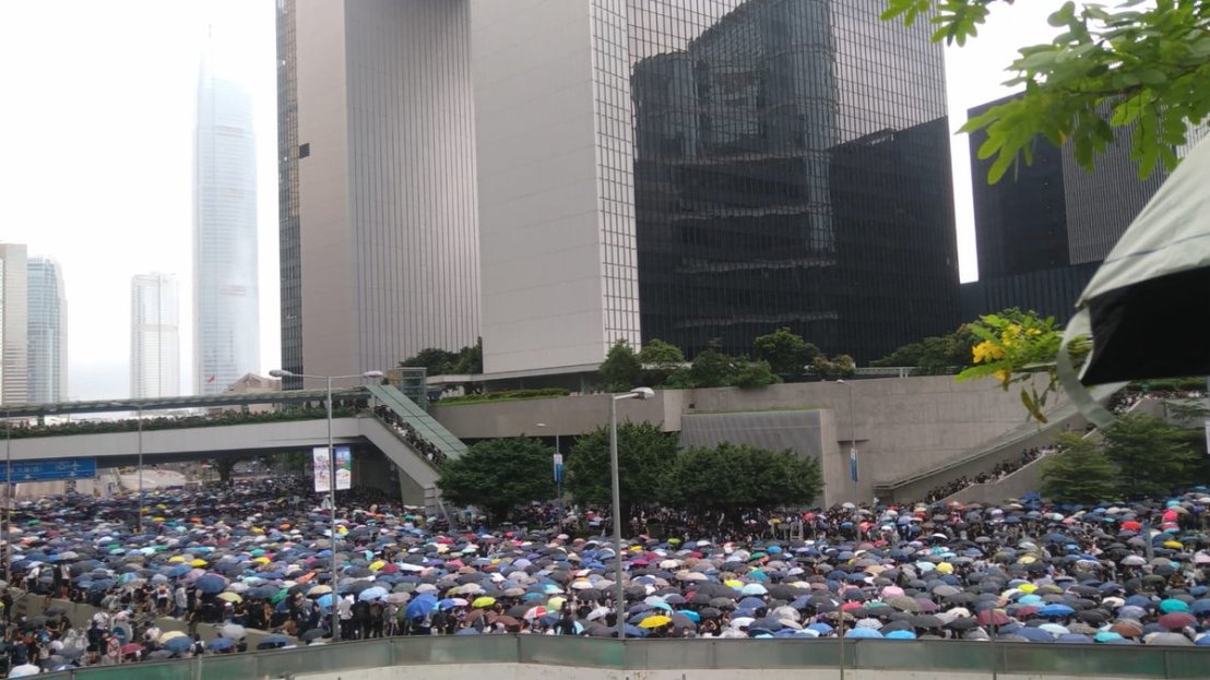 612香港市民湧入金鐘2