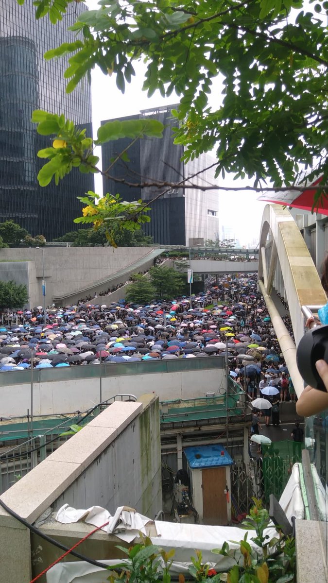 612香港市民湧入金鐘3