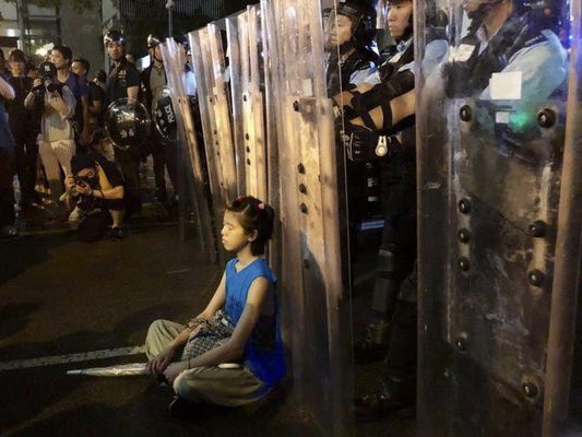 反送中游行的年轻抗争者们3