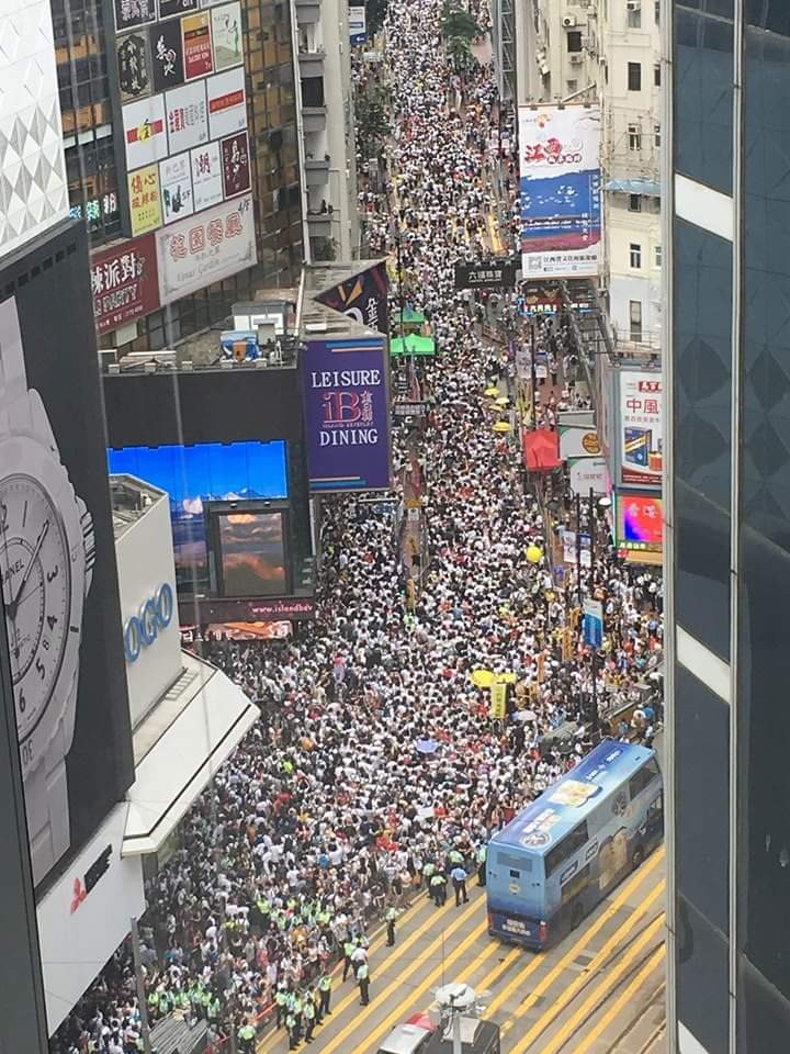 反送中香港人出发