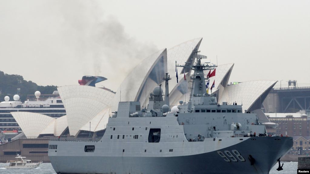 未经宣布访澳的中国三艘军舰争议声中驶离悉尼港