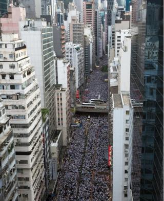 香港破纪录百万人游行7