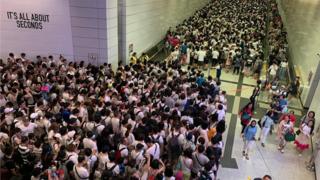 香港破纪录百万人游行8