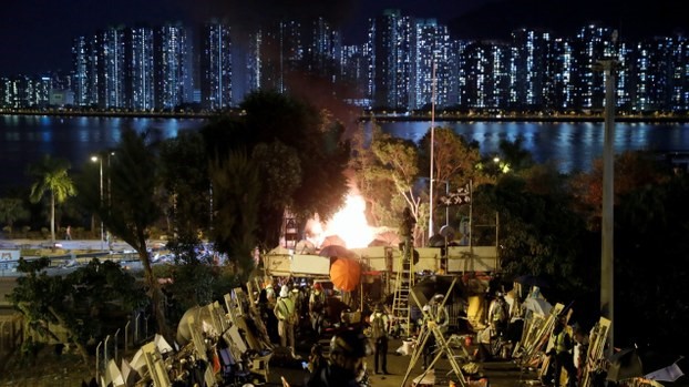 示威者「如水」撤离中大校园