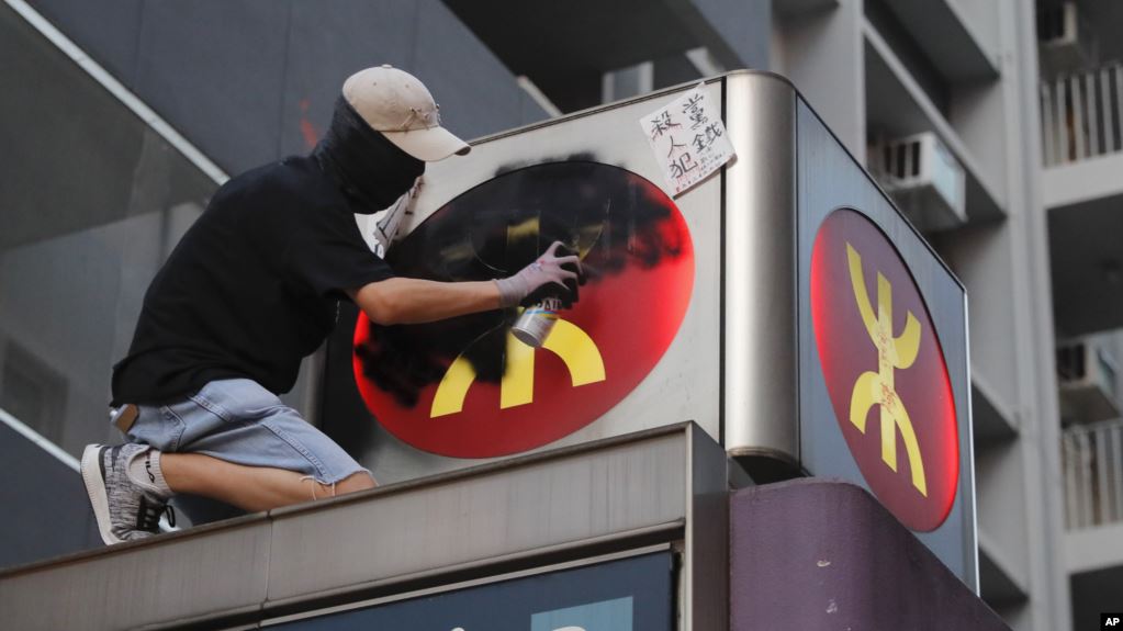 香港12岁少年成为抗议活动最年轻刑事被告