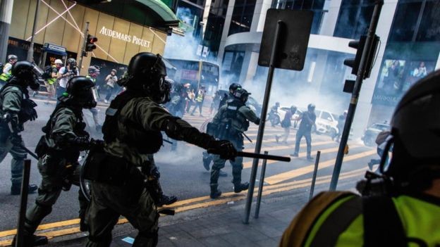 香港抗议各方反应突显不同极端4